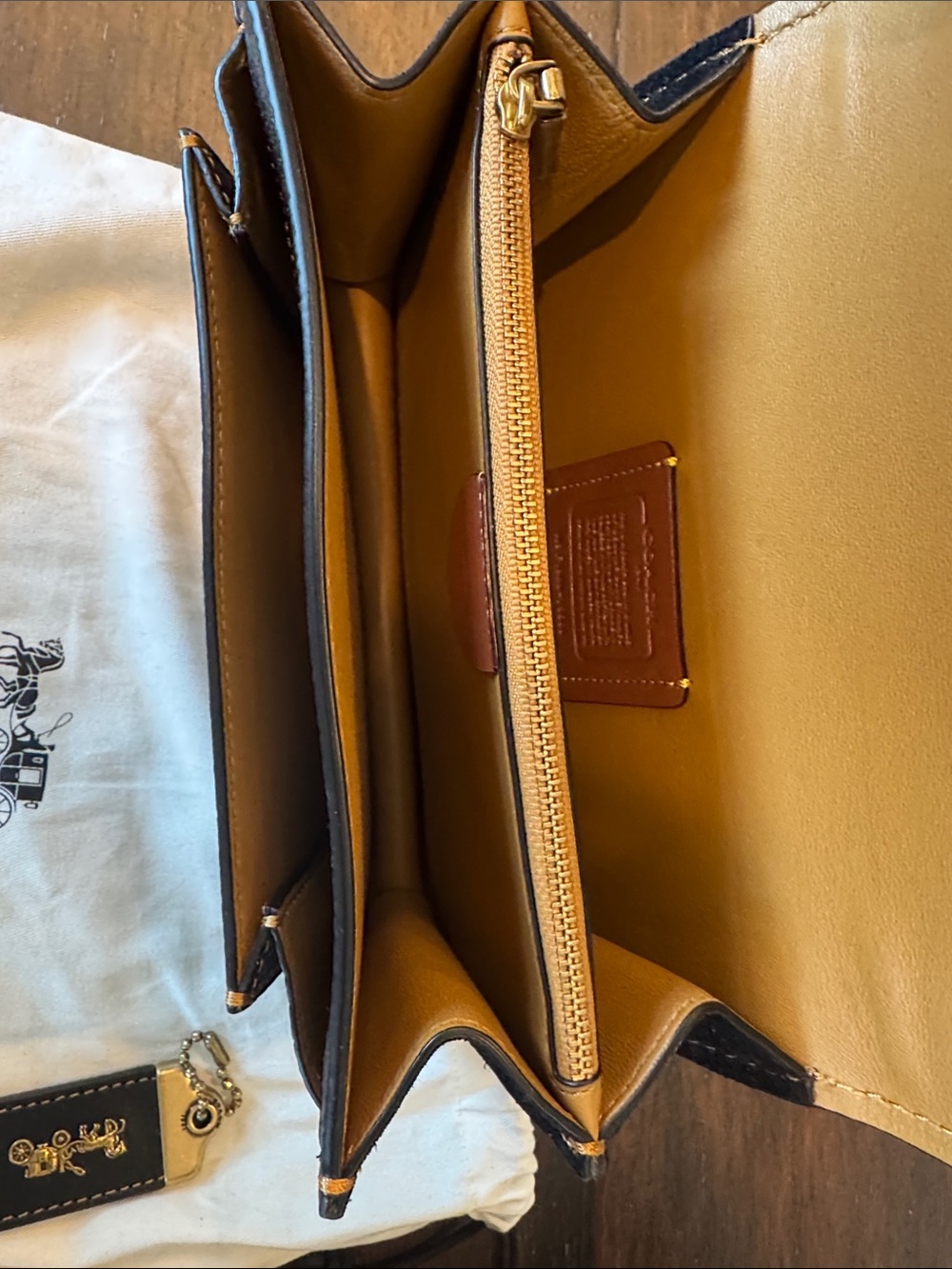 NWOT Rare Coach Black Troupe Pebbled Leather Crossbody with Gold Turnlock - Picture 10 of 15